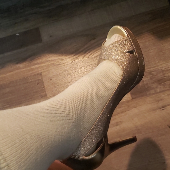 Gold shoe with light colored sock on per request - Picture 4 of 7